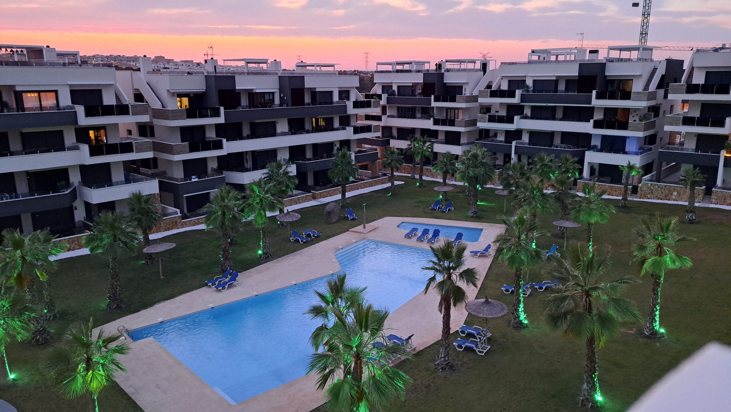 Complex Amanecer X, ondergaande zon